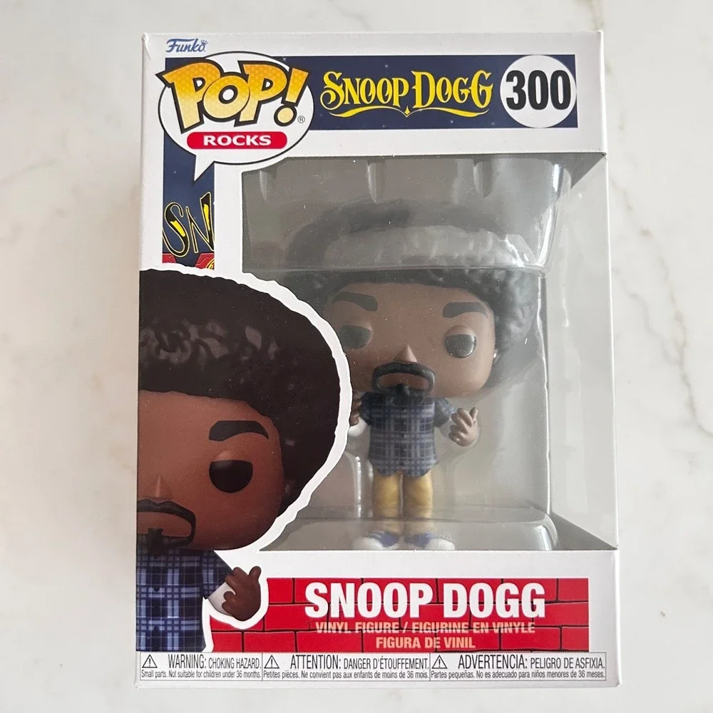 NIB Funko Pop Rocks: Snoop Dogg #300 Pop Protector!